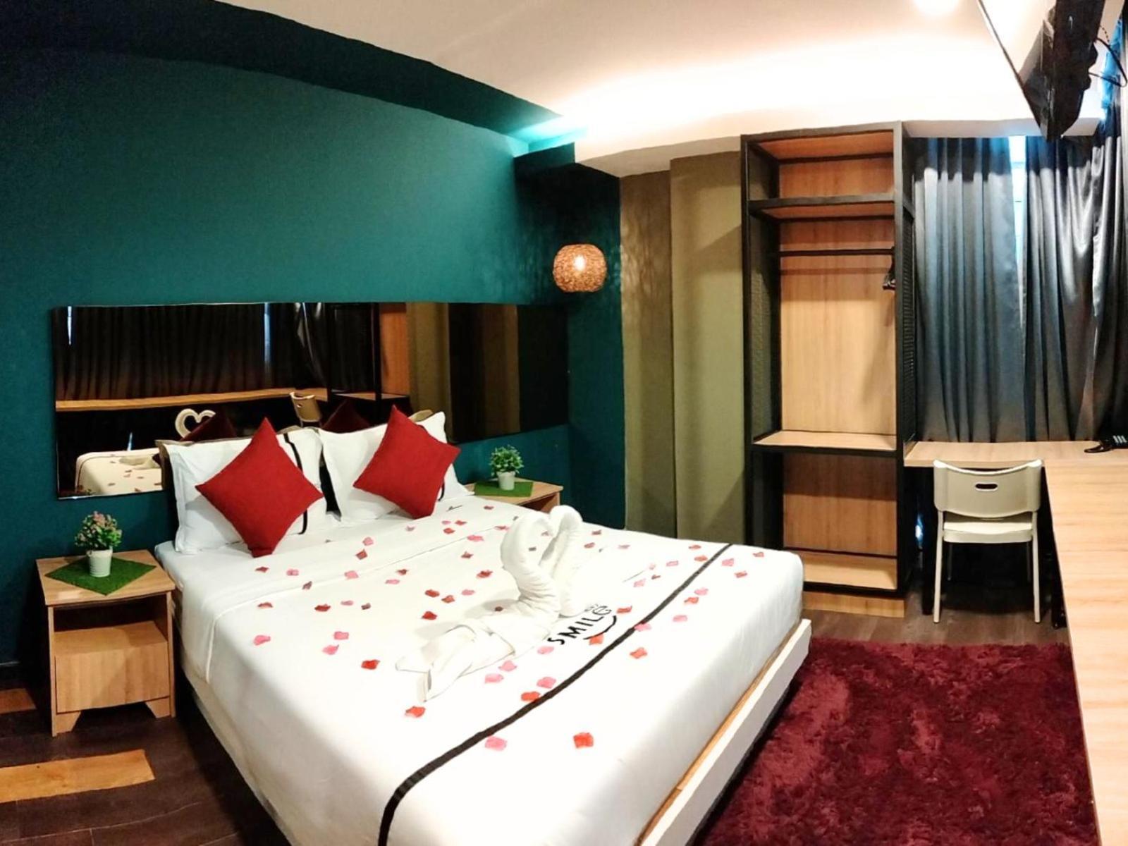 Smile Hotel C180 Cheras Selatan Exterior photo